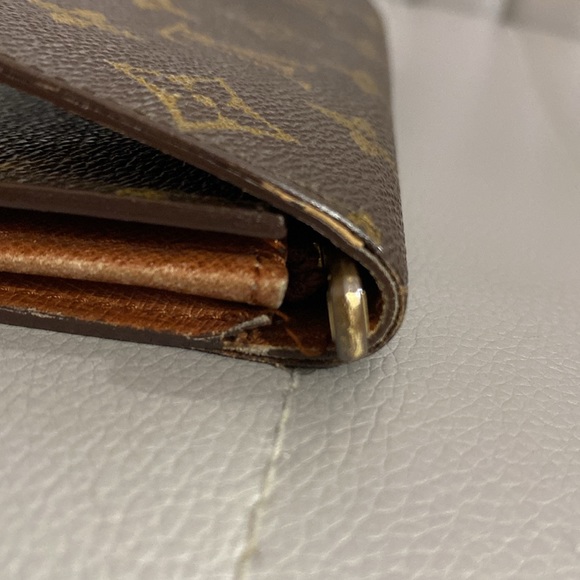 Louis Vuitton Monogram Sarah Wallet - Picture 14 of 16